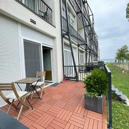 Albert Apartman Balatonbereny Apartament