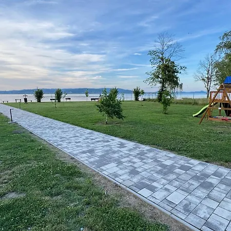 Albert Apartman Balatonbereny Apartament Balatonberény