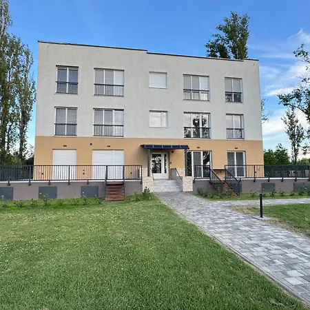Albert Apartman Balatonbereny Apartament